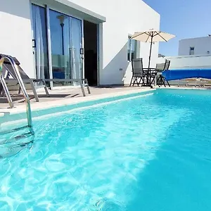 La Asomada, Villa